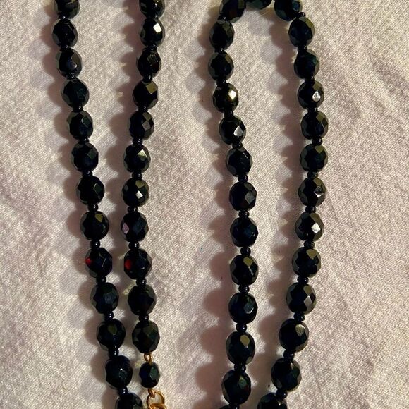 Vintage Jet Black Faceted Glass Bead Necklace~Hollywood Classic - Picture 3 of 10